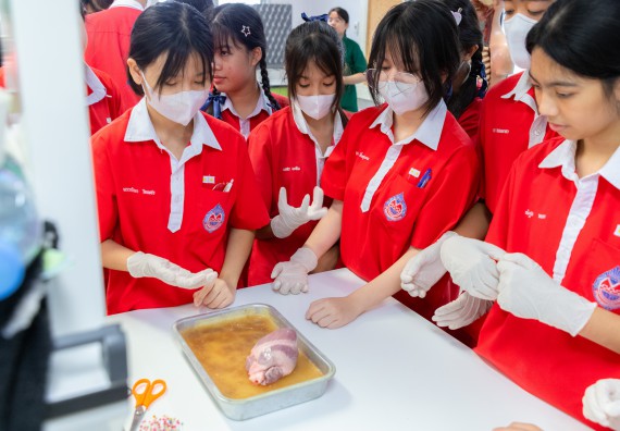 คณะวิทยาศาสตร์และเทคโนโลยี มหาวิทยาลัยราชภัฏกำแพงเพชร ร่วมกับกลุ่มสาระการเรียนรู้วิทยาศาสตร์และเทคโนโลยี โรงเรียนกำแพงเพชรพิทยาคม จัดกิจกรรมค่ายวิทยาศาสตร์นักเรียนห้องเรียนพิเศษวิทยาศาสตร์ ระดับชั้นมัธยมศึกษาปีที่ 2