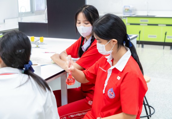 คณะวิทยาศาสตร์และเทคโนโลยี มหาวิทยาลัยราชภัฏกำแพงเพชร ร่วมกับกลุ่มสาระการเรียนรู้วิทยาศาสตร์และเทคโนโลยี โรงเรียนกำแพงเพชรพิทยาคม จัดกิจกรรมค่ายวิทยาศาสตร์นักเรียนห้องเรียนพิเศษวิทยาศาสตร์ ระดับชั้นมัธยมศึกษาปีที่ 2