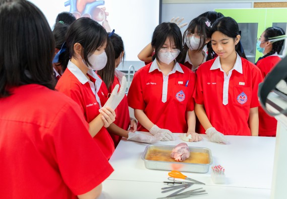 คณะวิทยาศาสตร์และเทคโนโลยี มหาวิทยาลัยราชภัฏกำแพงเพชร ร่วมกับกลุ่มสาระการเรียนรู้วิทยาศาสตร์และเทคโนโลยี โรงเรียนกำแพงเพชรพิทยาคม จัดกิจกรรมค่ายวิทยาศาสตร์นักเรียนห้องเรียนพิเศษวิทยาศาสตร์ ระดับชั้นมัธยมศึกษาปีที่ 2