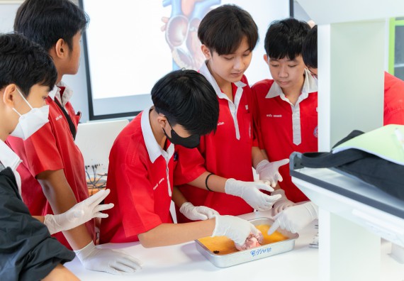 คณะวิทยาศาสตร์และเทคโนโลยี มหาวิทยาลัยราชภัฏกำแพงเพชร ร่วมกับกลุ่มสาระการเรียนรู้วิทยาศาสตร์และเทคโนโลยี โรงเรียนกำแพงเพชรพิทยาคม จัดกิจกรรมค่ายวิทยาศาสตร์นักเรียนห้องเรียนพิเศษวิทยาศาสตร์ ระดับชั้นมัธยมศึกษาปีที่ 2