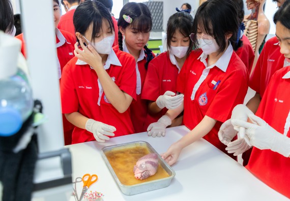 คณะวิทยาศาสตร์และเทคโนโลยี มหาวิทยาลัยราชภัฏกำแพงเพชร ร่วมกับกลุ่มสาระการเรียนรู้วิทยาศาสตร์และเทคโนโลยี โรงเรียนกำแพงเพชรพิทยาคม จัดกิจกรรมค่ายวิทยาศาสตร์นักเรียนห้องเรียนพิเศษวิทยาศาสตร์ ระดับชั้นมัธยมศึกษาปีที่ 2