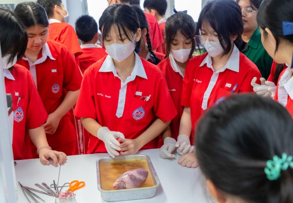 คณะวิทยาศาสตร์และเทคโนโลยี มหาวิทยาลัยราชภัฏกำแพงเพชร ร่วมกับกลุ่มสาระการเรียนรู้วิทยาศาสตร์และเทคโนโลยี โรงเรียนกำแพงเพชรพิทยาคม จัดกิจกรรมค่ายวิทยาศาสตร์นักเรียนห้องเรียนพิเศษวิทยาศาสตร์ ระดับชั้นมัธยมศึกษาปีที่ 2