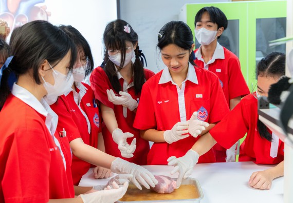 คณะวิทยาศาสตร์และเทคโนโลยี มหาวิทยาลัยราชภัฏกำแพงเพชร ร่วมกับกลุ่มสาระการเรียนรู้วิทยาศาสตร์และเทคโนโลยี โรงเรียนกำแพงเพชรพิทยาคม จัดกิจกรรมค่ายวิทยาศาสตร์นักเรียนห้องเรียนพิเศษวิทยาศาสตร์ ระดับชั้นมัธยมศึกษาปีที่ 2