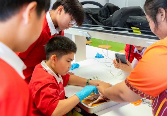 คณะวิทยาศาสตร์และเทคโนโลยี มหาวิทยาลัยราชภัฏกำแพงเพชร ร่วมกับกลุ่มสาระการเรียนรู้วิทยาศาสตร์และเทคโนโลยี โรงเรียนกำแพงเพชรพิทยาคม จัดกิจกรรมค่ายวิทยาศาสตร์นักเรียนห้องเรียนพิเศษวิทยาศาสตร์ ระดับชั้นมัธยมศึกษาปีที่ 2