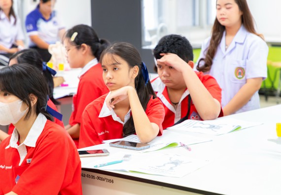 คณะวิทยาศาสตร์และเทคโนโลยี มหาวิทยาลัยราชภัฏกำแพงเพชร ร่วมกับกลุ่มสาระการเรียนรู้วิทยาศาสตร์และเทคโนโลยี โรงเรียนกำแพงเพชรพิทยาคม จัดกิจกรรมค่ายวิทยาศาสตร์นักเรียนห้องเรียนพิเศษวิทยาศาสตร์ ระดับชั้นมัธยมศึกษาปีที่ 2