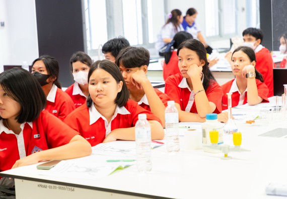 คณะวิทยาศาสตร์และเทคโนโลยี มหาวิทยาลัยราชภัฏกำแพงเพชร ร่วมกับกลุ่มสาระการเรียนรู้วิทยาศาสตร์และเทคโนโลยี โรงเรียนกำแพงเพชรพิทยาคม จัดกิจกรรมค่ายวิทยาศาสตร์นักเรียนห้องเรียนพิเศษวิทยาศาสตร์ ระดับชั้นมัธยมศึกษาปีที่ 2