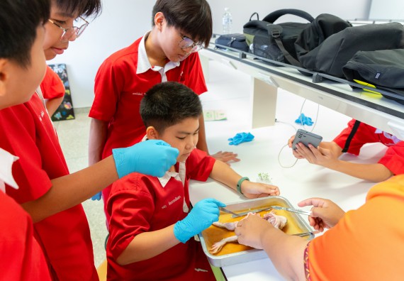 คณะวิทยาศาสตร์และเทคโนโลยี มหาวิทยาลัยราชภัฏกำแพงเพชร ร่วมกับกลุ่มสาระการเรียนรู้วิทยาศาสตร์และเทคโนโลยี โรงเรียนกำแพงเพชรพิทยาคม จัดกิจกรรมค่ายวิทยาศาสตร์นักเรียนห้องเรียนพิเศษวิทยาศาสตร์ ระดับชั้นมัธยมศึกษาปีที่ 2