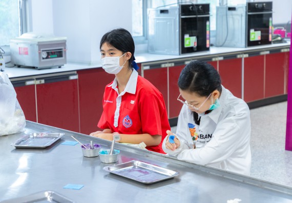 คณะวิทยาศาสตร์และเทคโนโลยี มหาวิทยาลัยราชภัฏกำแพงเพชร ร่วมกับกลุ่มสาระการเรียนรู้วิทยาศาสตร์และเทคโนโลยี โรงเรียนกำแพงเพชรพิทยาคม จัดกิจกรรมค่ายวิทยาศาสตร์นักเรียนห้องเรียนพิเศษวิทยาศาสตร์ ระดับชั้นมัธยมศึกษาปีที่ 2