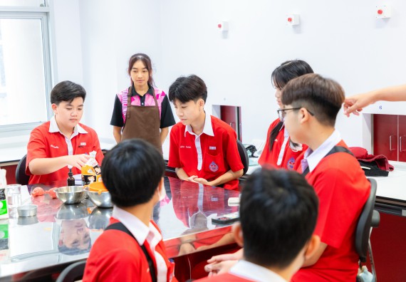 คณะวิทยาศาสตร์และเทคโนโลยี มหาวิทยาลัยราชภัฏกำแพงเพชร ร่วมกับกลุ่มสาระการเรียนรู้วิทยาศาสตร์และเทคโนโลยี โรงเรียนกำแพงเพชรพิทยาคม จัดกิจกรรมค่ายวิทยาศาสตร์นักเรียนห้องเรียนพิเศษวิทยาศาสตร์ ระดับชั้นมัธยมศึกษาปีที่ 2