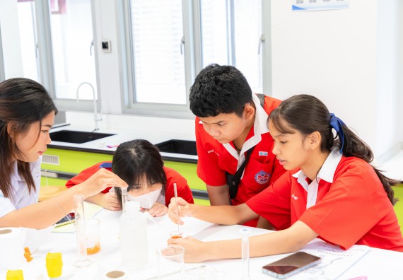 คณะวิทยาศาสตร์และเทคโนโลยี มหาวิทยาลัยราชภัฏกำแพงเพชร ร่วมกับกลุ่มสาระการเรียนรู้วิทยาศาสตร์และเทคโนโลยี โรงเรียนกำแพงเพชรพิทยาคม จัดกิจกรรมค่ายวิทยาศาสตร์นักเรียนห้องเรียนพิเศษวิทยาศาสตร์ ระดับชั้นมัธยมศึกษาปีที่ 2