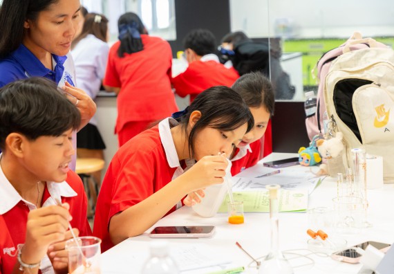 คณะวิทยาศาสตร์และเทคโนโลยี มหาวิทยาลัยราชภัฏกำแพงเพชร ร่วมกับกลุ่มสาระการเรียนรู้วิทยาศาสตร์และเทคโนโลยี โรงเรียนกำแพงเพชรพิทยาคม จัดกิจกรรมค่ายวิทยาศาสตร์นักเรียนห้องเรียนพิเศษวิทยาศาสตร์ ระดับชั้นมัธยมศึกษาปีที่ 2