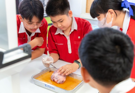 คณะวิทยาศาสตร์และเทคโนโลยี มหาวิทยาลัยราชภัฏกำแพงเพชร ร่วมกับกลุ่มสาระการเรียนรู้วิทยาศาสตร์และเทคโนโลยี โรงเรียนกำแพงเพชรพิทยาคม จัดกิจกรรมค่ายวิทยาศาสตร์นักเรียนห้องเรียนพิเศษวิทยาศาสตร์ ระดับชั้นมัธยมศึกษาปีที่ 2