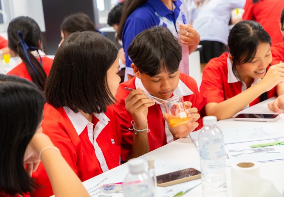 คณะวิทยาศาสตร์และเทคโนโลยี มหาวิทยาลัยราชภัฏกำแพงเพชร ร่วมกับกลุ่มสาระการเรียนรู้วิทยาศาสตร์และเทคโนโลยี โรงเรียนกำแพงเพชรพิทยาคม จัดกิจกรรมค่ายวิทยาศาสตร์นักเรียนห้องเรียนพิเศษวิทยาศาสตร์ ระดับชั้นมัธยมศึกษาปีที่ 2