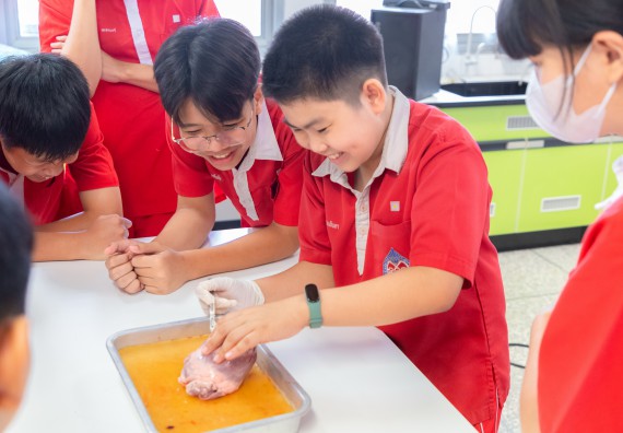 คณะวิทยาศาสตร์และเทคโนโลยี มหาวิทยาลัยราชภัฏกำแพงเพชร ร่วมกับกลุ่มสาระการเรียนรู้วิทยาศาสตร์และเทคโนโลยี โรงเรียนกำแพงเพชรพิทยาคม จัดกิจกรรมค่ายวิทยาศาสตร์นักเรียนห้องเรียนพิเศษวิทยาศาสตร์ ระดับชั้นมัธยมศึกษาปีที่ 2