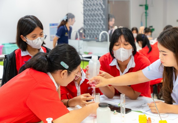 คณะวิทยาศาสตร์และเทคโนโลยี มหาวิทยาลัยราชภัฏกำแพงเพชร ร่วมกับกลุ่มสาระการเรียนรู้วิทยาศาสตร์และเทคโนโลยี โรงเรียนกำแพงเพชรพิทยาคม จัดกิจกรรมค่ายวิทยาศาสตร์นักเรียนห้องเรียนพิเศษวิทยาศาสตร์ ระดับชั้นมัธยมศึกษาปีที่ 2