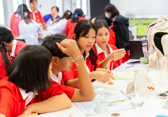 คณะวิทยาศาสตร์และเทคโนโลยี มหาวิทยาลัยราชภัฏกำแพงเพชร ร่วมกับกลุ่มสาระการเรียนรู้วิทยาศาสตร์และเทคโนโลยี โรงเรียนกำแพงเพชรพิทยาคม จัดกิจกรรมค่ายวิทยาศาสตร์นักเรียนห้องเรียนพิเศษวิทยาศาสตร์ ระดับชั้นมัธยมศึกษาปีที่ 2