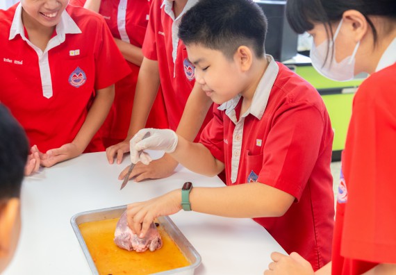 คณะวิทยาศาสตร์และเทคโนโลยี มหาวิทยาลัยราชภัฏกำแพงเพชร ร่วมกับกลุ่มสาระการเรียนรู้วิทยาศาสตร์และเทคโนโลยี โรงเรียนกำแพงเพชรพิทยาคม จัดกิจกรรมค่ายวิทยาศาสตร์นักเรียนห้องเรียนพิเศษวิทยาศาสตร์ ระดับชั้นมัธยมศึกษาปีที่ 2