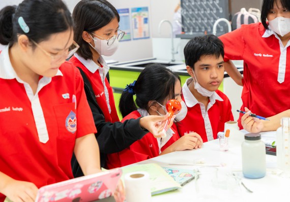 คณะวิทยาศาสตร์และเทคโนโลยี มหาวิทยาลัยราชภัฏกำแพงเพชร ร่วมกับกลุ่มสาระการเรียนรู้วิทยาศาสตร์และเทคโนโลยี โรงเรียนกำแพงเพชรพิทยาคม จัดกิจกรรมค่ายวิทยาศาสตร์นักเรียนห้องเรียนพิเศษวิทยาศาสตร์ ระดับชั้นมัธยมศึกษาปีที่ 2