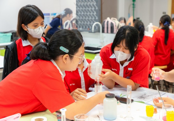 คณะวิทยาศาสตร์และเทคโนโลยี มหาวิทยาลัยราชภัฏกำแพงเพชร ร่วมกับกลุ่มสาระการเรียนรู้วิทยาศาสตร์และเทคโนโลยี โรงเรียนกำแพงเพชรพิทยาคม จัดกิจกรรมค่ายวิทยาศาสตร์นักเรียนห้องเรียนพิเศษวิทยาศาสตร์ ระดับชั้นมัธยมศึกษาปีที่ 2