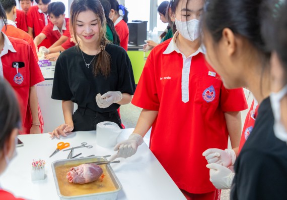 คณะวิทยาศาสตร์และเทคโนโลยี มหาวิทยาลัยราชภัฏกำแพงเพชร ร่วมกับกลุ่มสาระการเรียนรู้วิทยาศาสตร์และเทคโนโลยี โรงเรียนกำแพงเพชรพิทยาคม จัดกิจกรรมค่ายวิทยาศาสตร์นักเรียนห้องเรียนพิเศษวิทยาศาสตร์ ระดับชั้นมัธยมศึกษาปีที่ 2