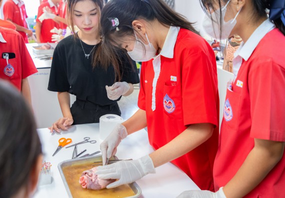 คณะวิทยาศาสตร์และเทคโนโลยี มหาวิทยาลัยราชภัฏกำแพงเพชร ร่วมกับกลุ่มสาระการเรียนรู้วิทยาศาสตร์และเทคโนโลยี โรงเรียนกำแพงเพชรพิทยาคม จัดกิจกรรมค่ายวิทยาศาสตร์นักเรียนห้องเรียนพิเศษวิทยาศาสตร์ ระดับชั้นมัธยมศึกษาปีที่ 2