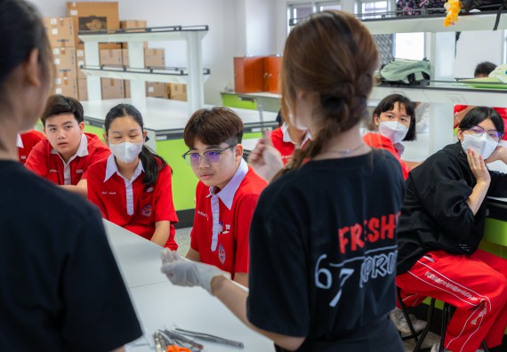 คณะวิทยาศาสตร์และเทคโนโลยี มหาวิทยาลัยราชภัฏกำแพงเพชร ร่วมกับกลุ่มสาระการเรียนรู้วิทยาศาสตร์และเทคโนโลยี โรงเรียนกำแพงเพชรพิทยาคม จัดกิจกรรมค่ายวิทยาศาสตร์นักเรียนห้องเรียนพิเศษวิทยาศาสตร์ ระดับชั้นมัธยมศึกษาปีที่ 2