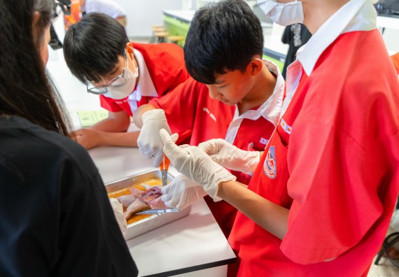 คณะวิทยาศาสตร์และเทคโนโลยี มหาวิทยาลัยราชภัฏกำแพงเพชร ร่วมกับกลุ่มสาระการเรียนรู้วิทยาศาสตร์และเทคโนโลยี โรงเรียนกำแพงเพชรพิทยาคม จัดกิจกรรมค่ายวิทยาศาสตร์นักเรียนห้องเรียนพิเศษวิทยาศาสตร์ ระดับชั้นมัธยมศึกษาปีที่ 2