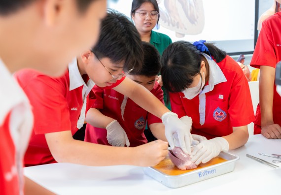 คณะวิทยาศาสตร์และเทคโนโลยี มหาวิทยาลัยราชภัฏกำแพงเพชร ร่วมกับกลุ่มสาระการเรียนรู้วิทยาศาสตร์และเทคโนโลยี โรงเรียนกำแพงเพชรพิทยาคม จัดกิจกรรมค่ายวิทยาศาสตร์นักเรียนห้องเรียนพิเศษวิทยาศาสตร์ ระดับชั้นมัธยมศึกษาปีที่ 2