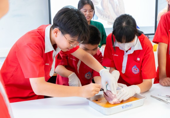 คณะวิทยาศาสตร์และเทคโนโลยี มหาวิทยาลัยราชภัฏกำแพงเพชร ร่วมกับกลุ่มสาระการเรียนรู้วิทยาศาสตร์และเทคโนโลยี โรงเรียนกำแพงเพชรพิทยาคม จัดกิจกรรมค่ายวิทยาศาสตร์นักเรียนห้องเรียนพิเศษวิทยาศาสตร์ ระดับชั้นมัธยมศึกษาปีที่ 2