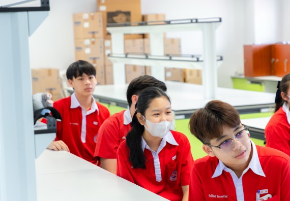 คณะวิทยาศาสตร์และเทคโนโลยี มหาวิทยาลัยราชภัฏกำแพงเพชร ร่วมกับกลุ่มสาระการเรียนรู้วิทยาศาสตร์และเทคโนโลยี โรงเรียนกำแพงเพชรพิทยาคม จัดกิจกรรมค่ายวิทยาศาสตร์นักเรียนห้องเรียนพิเศษวิทยาศาสตร์ ระดับชั้นมัธยมศึกษาปีที่ 2