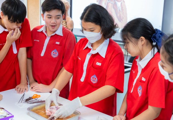 คณะวิทยาศาสตร์และเทคโนโลยี มหาวิทยาลัยราชภัฏกำแพงเพชร ร่วมกับกลุ่มสาระการเรียนรู้วิทยาศาสตร์และเทคโนโลยี โรงเรียนกำแพงเพชรพิทยาคม จัดกิจกรรมค่ายวิทยาศาสตร์นักเรียนห้องเรียนพิเศษวิทยาศาสตร์ ระดับชั้นมัธยมศึกษาปีที่ 2