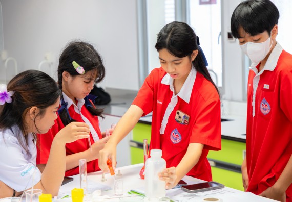 คณะวิทยาศาสตร์และเทคโนโลยี มหาวิทยาลัยราชภัฏกำแพงเพชร ร่วมกับกลุ่มสาระการเรียนรู้วิทยาศาสตร์และเทคโนโลยี โรงเรียนกำแพงเพชรพิทยาคม จัดกิจกรรมค่ายวิทยาศาสตร์นักเรียนห้องเรียนพิเศษวิทยาศาสตร์ ระดับชั้นมัธยมศึกษาปีที่ 2