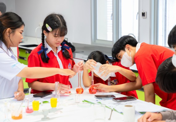 คณะวิทยาศาสตร์และเทคโนโลยี มหาวิทยาลัยราชภัฏกำแพงเพชร ร่วมกับกลุ่มสาระการเรียนรู้วิทยาศาสตร์และเทคโนโลยี โรงเรียนกำแพงเพชรพิทยาคม จัดกิจกรรมค่ายวิทยาศาสตร์นักเรียนห้องเรียนพิเศษวิทยาศาสตร์ ระดับชั้นมัธยมศึกษาปีที่ 2