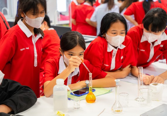 คณะวิทยาศาสตร์และเทคโนโลยี มหาวิทยาลัยราชภัฏกำแพงเพชร ร่วมกับกลุ่มสาระการเรียนรู้วิทยาศาสตร์และเทคโนโลยี โรงเรียนกำแพงเพชรพิทยาคม จัดกิจกรรมค่ายวิทยาศาสตร์นักเรียนห้องเรียนพิเศษวิทยาศาสตร์ ระดับชั้นมัธยมศึกษาปีที่ 2