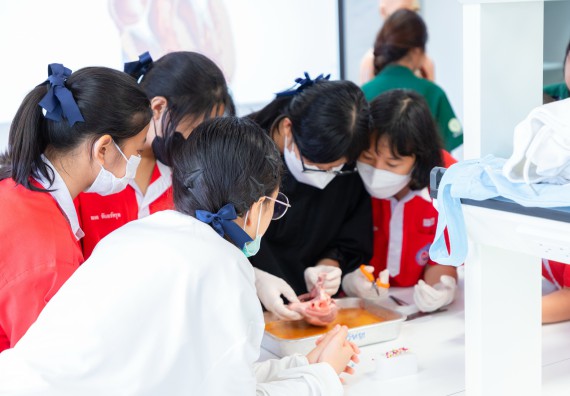 คณะวิทยาศาสตร์และเทคโนโลยี มหาวิทยาลัยราชภัฏกำแพงเพชร ร่วมกับกลุ่มสาระการเรียนรู้วิทยาศาสตร์และเทคโนโลยี โรงเรียนกำแพงเพชรพิทยาคม จัดกิจกรรมค่ายวิทยาศาสตร์นักเรียนห้องเรียนพิเศษวิทยาศาสตร์ ระดับชั้นมัธยมศึกษาปีที่ 2