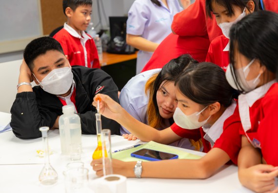 คณะวิทยาศาสตร์และเทคโนโลยี มหาวิทยาลัยราชภัฏกำแพงเพชร ร่วมกับกลุ่มสาระการเรียนรู้วิทยาศาสตร์และเทคโนโลยี โรงเรียนกำแพงเพชรพิทยาคม จัดกิจกรรมค่ายวิทยาศาสตร์นักเรียนห้องเรียนพิเศษวิทยาศาสตร์ ระดับชั้นมัธยมศึกษาปีที่ 2