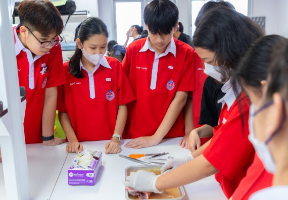 คณะวิทยาศาสตร์และเทคโนโลยี มหาวิทยาลัยราชภัฏกำแพงเพชร ร่วมกับกลุ่มสาระการเรียนรู้วิทยาศาสตร์และเทคโนโลยี โรงเรียนกำแพงเพชรพิทยาคม จัดกิจกรรมค่ายวิทยาศาสตร์นักเรียนห้องเรียนพิเศษวิทยาศาสตร์ ระดับชั้นมัธยมศึกษาปีที่ 2