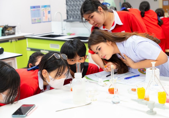 คณะวิทยาศาสตร์และเทคโนโลยี มหาวิทยาลัยราชภัฏกำแพงเพชร ร่วมกับกลุ่มสาระการเรียนรู้วิทยาศาสตร์และเทคโนโลยี โรงเรียนกำแพงเพชรพิทยาคม จัดกิจกรรมค่ายวิทยาศาสตร์นักเรียนห้องเรียนพิเศษวิทยาศาสตร์ ระดับชั้นมัธยมศึกษาปีที่ 2