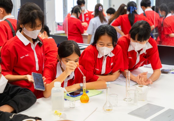 คณะวิทยาศาสตร์และเทคโนโลยี มหาวิทยาลัยราชภัฏกำแพงเพชร ร่วมกับกลุ่มสาระการเรียนรู้วิทยาศาสตร์และเทคโนโลยี โรงเรียนกำแพงเพชรพิทยาคม จัดกิจกรรมค่ายวิทยาศาสตร์นักเรียนห้องเรียนพิเศษวิทยาศาสตร์ ระดับชั้นมัธยมศึกษาปีที่ 2