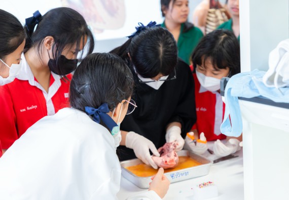 คณะวิทยาศาสตร์และเทคโนโลยี มหาวิทยาลัยราชภัฏกำแพงเพชร ร่วมกับกลุ่มสาระการเรียนรู้วิทยาศาสตร์และเทคโนโลยี โรงเรียนกำแพงเพชรพิทยาคม จัดกิจกรรมค่ายวิทยาศาสตร์นักเรียนห้องเรียนพิเศษวิทยาศาสตร์ ระดับชั้นมัธยมศึกษาปีที่ 2