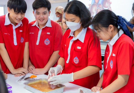 คณะวิทยาศาสตร์และเทคโนโลยี มหาวิทยาลัยราชภัฏกำแพงเพชร ร่วมกับกลุ่มสาระการเรียนรู้วิทยาศาสตร์และเทคโนโลยี โรงเรียนกำแพงเพชรพิทยาคม จัดกิจกรรมค่ายวิทยาศาสตร์นักเรียนห้องเรียนพิเศษวิทยาศาสตร์ ระดับชั้นมัธยมศึกษาปีที่ 2