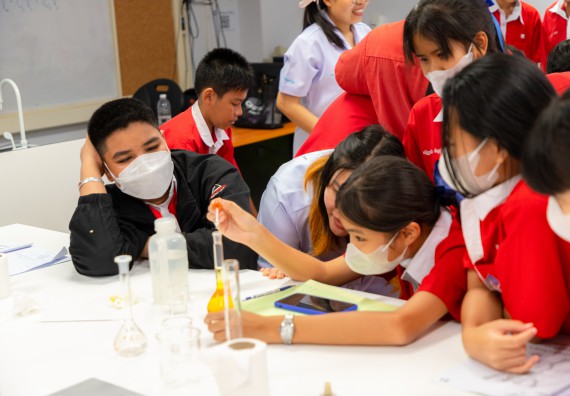 คณะวิทยาศาสตร์และเทคโนโลยี มหาวิทยาลัยราชภัฏกำแพงเพชร ร่วมกับกลุ่มสาระการเรียนรู้วิทยาศาสตร์และเทคโนโลยี โรงเรียนกำแพงเพชรพิทยาคม จัดกิจกรรมค่ายวิทยาศาสตร์นักเรียนห้องเรียนพิเศษวิทยาศาสตร์ ระดับชั้นมัธยมศึกษาปีที่ 2