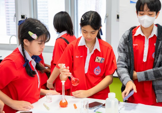 คณะวิทยาศาสตร์และเทคโนโลยี มหาวิทยาลัยราชภัฏกำแพงเพชร ร่วมกับกลุ่มสาระการเรียนรู้วิทยาศาสตร์และเทคโนโลยี โรงเรียนกำแพงเพชรพิทยาคม จัดกิจกรรมค่ายวิทยาศาสตร์นักเรียนห้องเรียนพิเศษวิทยาศาสตร์ ระดับชั้นมัธยมศึกษาปีที่ 2