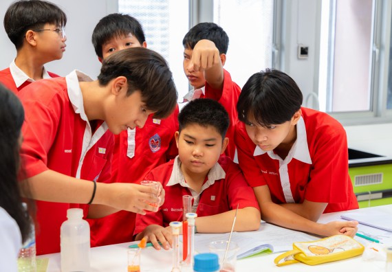 คณะวิทยาศาสตร์และเทคโนโลยี มหาวิทยาลัยราชภัฏกำแพงเพชร ร่วมกับกลุ่มสาระการเรียนรู้วิทยาศาสตร์และเทคโนโลยี โรงเรียนกำแพงเพชรพิทยาคม จัดกิจกรรมค่ายวิทยาศาสตร์นักเรียนห้องเรียนพิเศษวิทยาศาสตร์ ระดับชั้นมัธยมศึกษาปีที่ 2