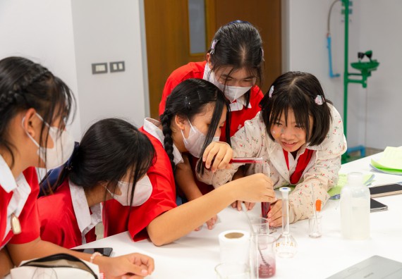 คณะวิทยาศาสตร์และเทคโนโลยี มหาวิทยาลัยราชภัฏกำแพงเพชร ร่วมกับกลุ่มสาระการเรียนรู้วิทยาศาสตร์และเทคโนโลยี โรงเรียนกำแพงเพชรพิทยาคม จัดกิจกรรมค่ายวิทยาศาสตร์นักเรียนห้องเรียนพิเศษวิทยาศาสตร์ ระดับชั้นมัธยมศึกษาปีที่ 2