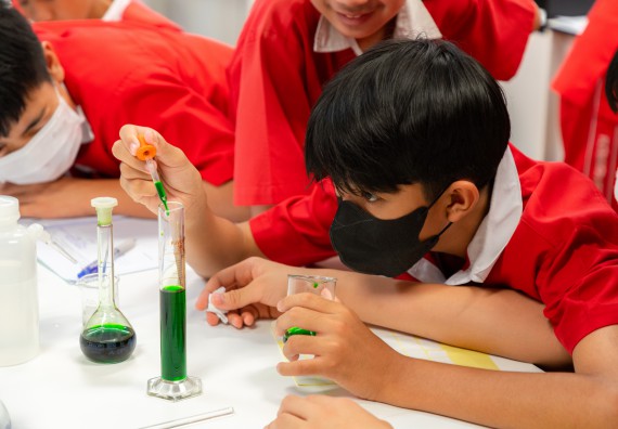 คณะวิทยาศาสตร์และเทคโนโลยี มหาวิทยาลัยราชภัฏกำแพงเพชร ร่วมกับกลุ่มสาระการเรียนรู้วิทยาศาสตร์และเทคโนโลยี โรงเรียนกำแพงเพชรพิทยาคม จัดกิจกรรมค่ายวิทยาศาสตร์นักเรียนห้องเรียนพิเศษวิทยาศาสตร์ ระดับชั้นมัธยมศึกษาปีที่ 2