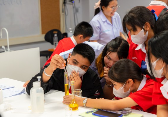 คณะวิทยาศาสตร์และเทคโนโลยี มหาวิทยาลัยราชภัฏกำแพงเพชร ร่วมกับกลุ่มสาระการเรียนรู้วิทยาศาสตร์และเทคโนโลยี โรงเรียนกำแพงเพชรพิทยาคม จัดกิจกรรมค่ายวิทยาศาสตร์นักเรียนห้องเรียนพิเศษวิทยาศาสตร์ ระดับชั้นมัธยมศึกษาปีที่ 2