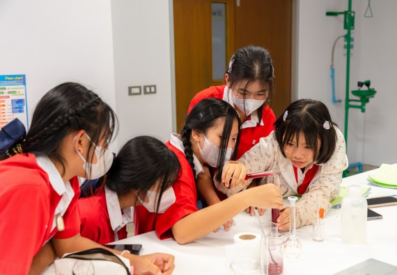 คณะวิทยาศาสตร์และเทคโนโลยี มหาวิทยาลัยราชภัฏกำแพงเพชร ร่วมกับกลุ่มสาระการเรียนรู้วิทยาศาสตร์และเทคโนโลยี โรงเรียนกำแพงเพชรพิทยาคม จัดกิจกรรมค่ายวิทยาศาสตร์นักเรียนห้องเรียนพิเศษวิทยาศาสตร์ ระดับชั้นมัธยมศึกษาปีที่ 2