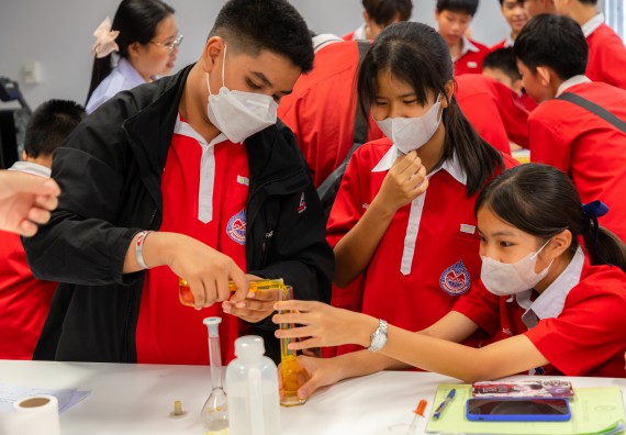 คณะวิทยาศาสตร์และเทคโนโลยี มหาวิทยาลัยราชภัฏกำแพงเพชร ร่วมกับกลุ่มสาระการเรียนรู้วิทยาศาสตร์และเทคโนโลยี โรงเรียนกำแพงเพชรพิทยาคม จัดกิจกรรมค่ายวิทยาศาสตร์นักเรียนห้องเรียนพิเศษวิทยาศาสตร์ ระดับชั้นมัธยมศึกษาปีที่ 2