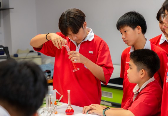 คณะวิทยาศาสตร์และเทคโนโลยี มหาวิทยาลัยราชภัฏกำแพงเพชร ร่วมกับกลุ่มสาระการเรียนรู้วิทยาศาสตร์และเทคโนโลยี โรงเรียนกำแพงเพชรพิทยาคม จัดกิจกรรมค่ายวิทยาศาสตร์นักเรียนห้องเรียนพิเศษวิทยาศาสตร์ ระดับชั้นมัธยมศึกษาปีที่ 2